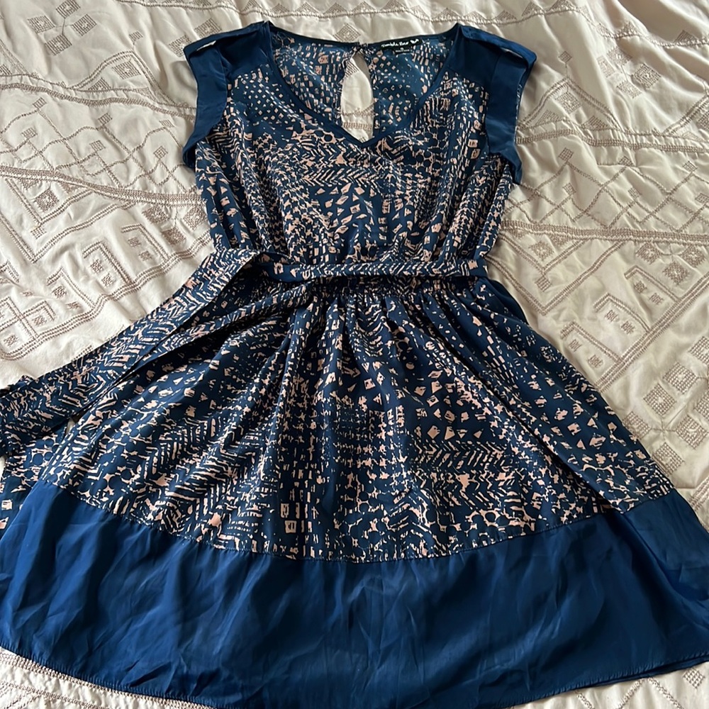 Beautiful retro vibe dress
